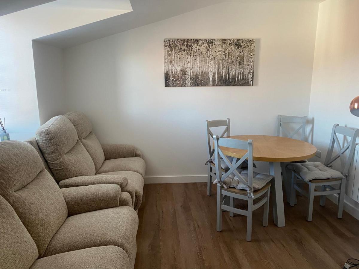 2 Bedroom Central Apartment Leek Dış mekan fotoğraf